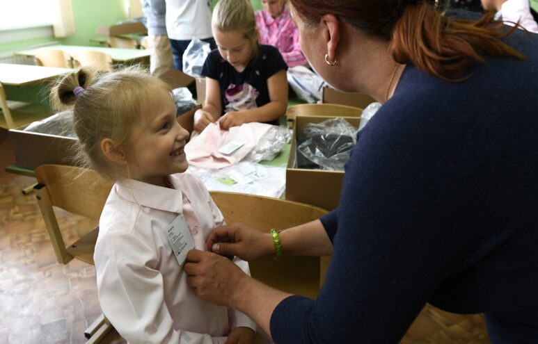 В Тверской области началась кампания по обеспечению детей бесплатной школьной формой