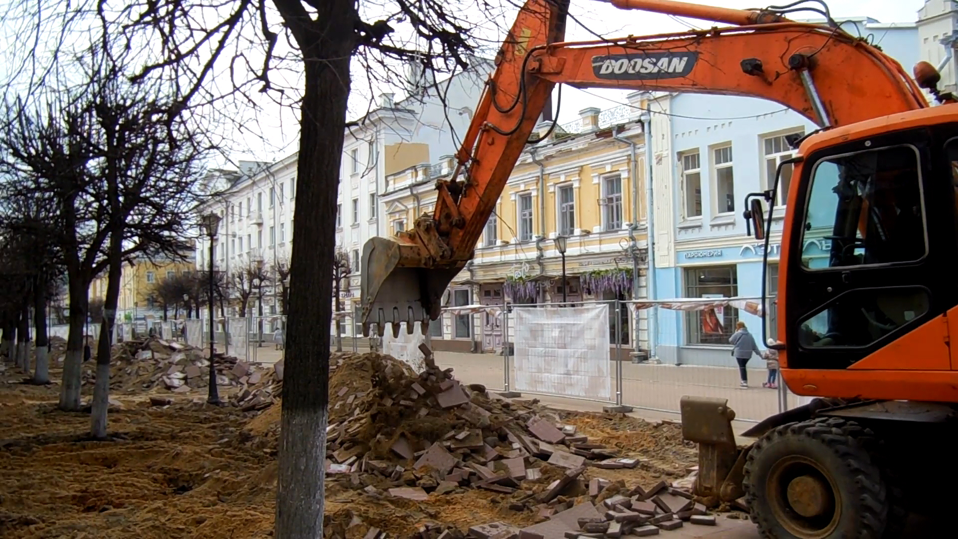 В Твери начались работы по благоустройству улицы Трехсвятской В Твери начались работы по благоустройству улицы Трехсвятской