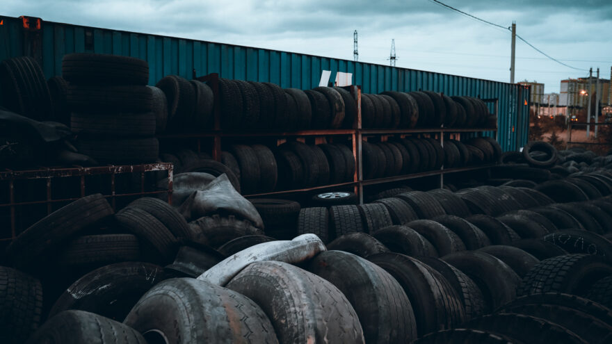 ЭКО РИА: "Лебеди" из покрышек объявлены вне закона ЭКО РИА: "Лебеди" из покрышек объявлены вне закона