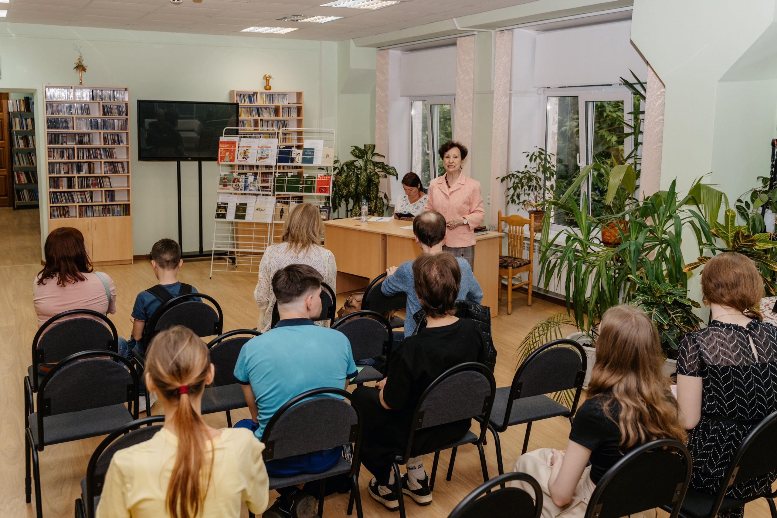 "Библионочь" в Горьковке: Читателей пригласили на мастер-классы и в книгохранилище