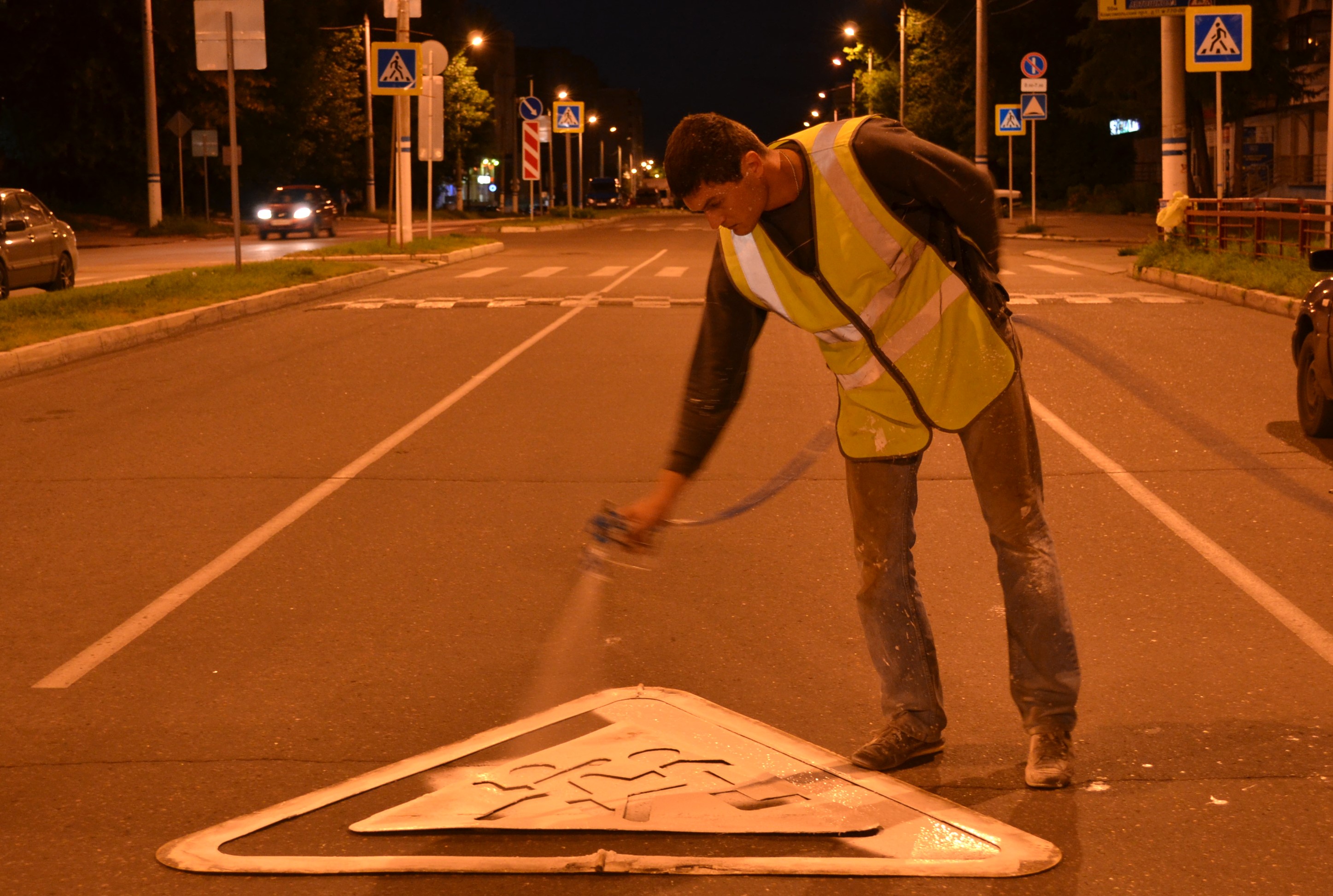 В Твери проводятся работы по летнему содержанию улично-дорожной сети
