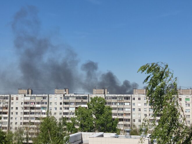 В Твери загорелся ангар В Твери загорелся ангар