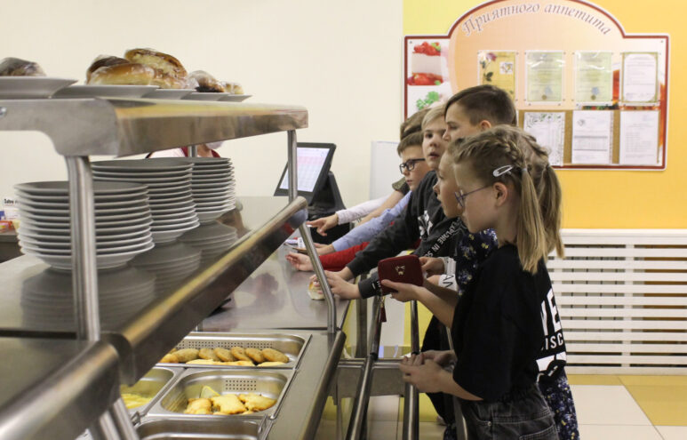 Больше 16 тысяч школьников обеспечены бесплатным питанием в школах Тверской области