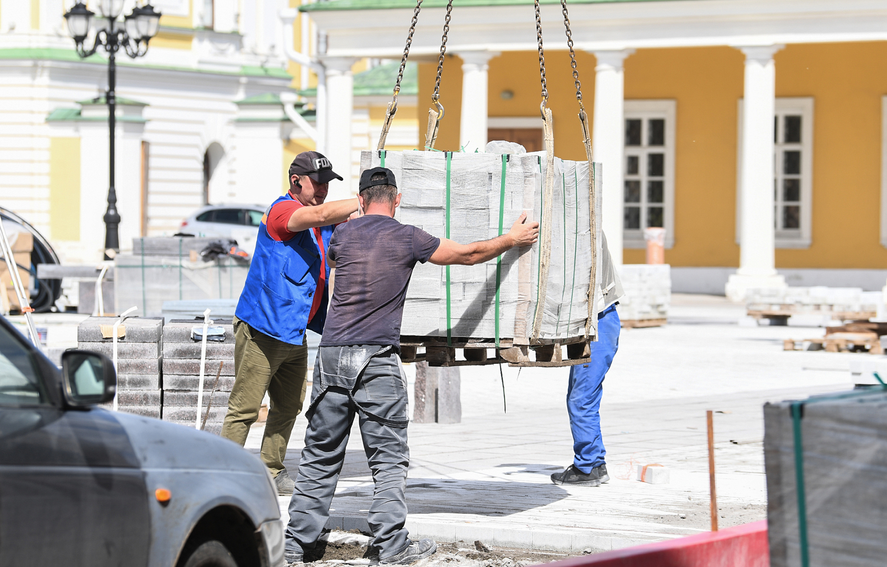 В Твери продолжается благоустройство Соборной площади