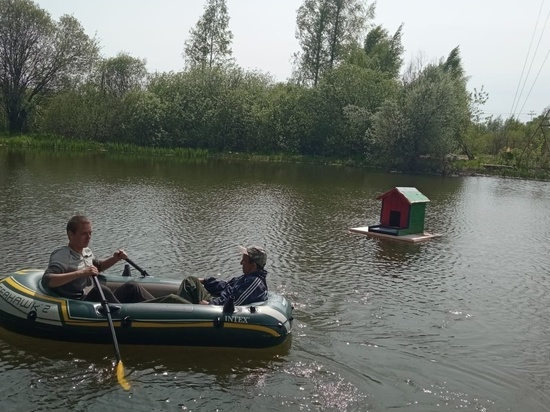 В Оленинском округе благоустраивают территорию у прудов