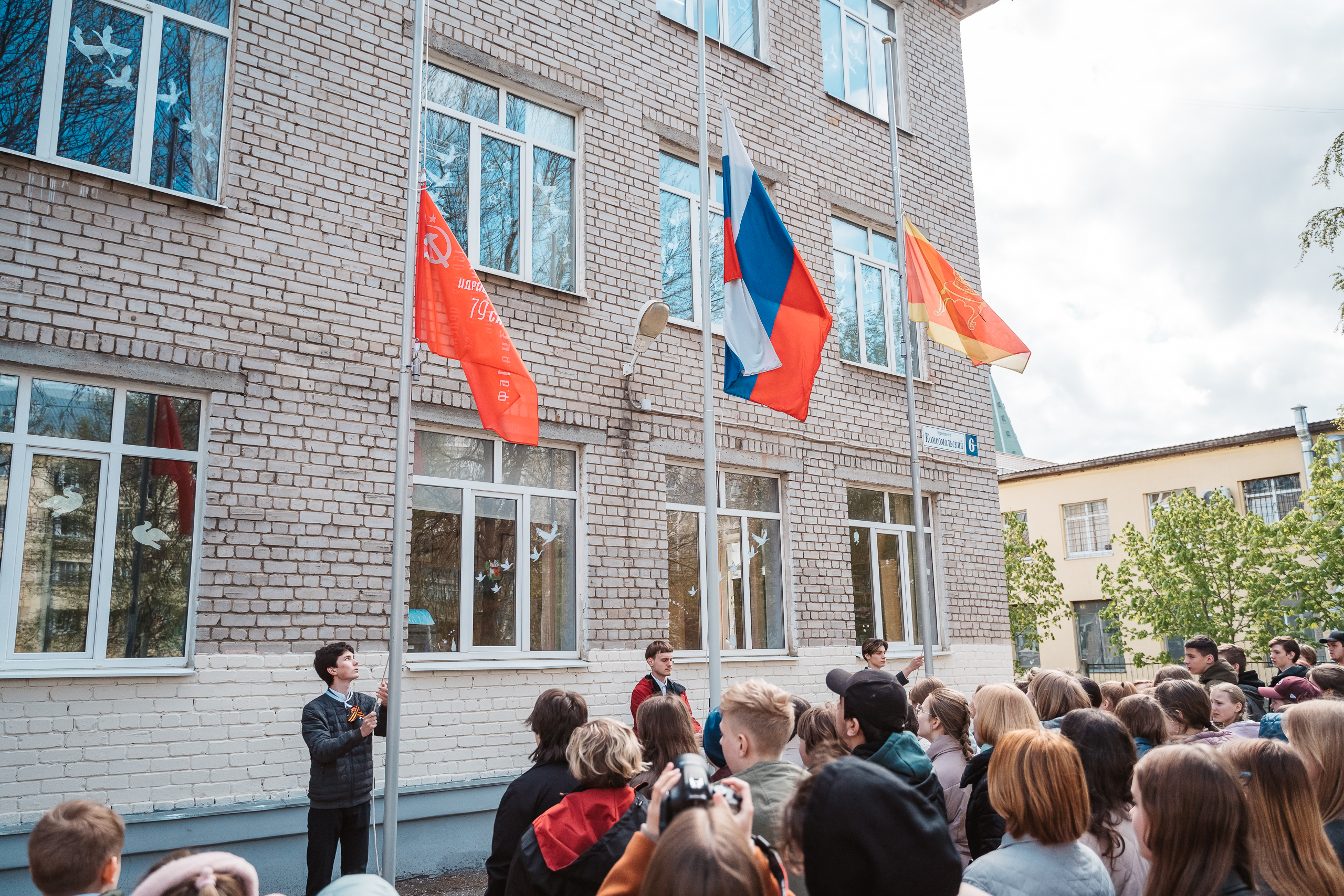 В тверской школе дети станцевали "Вальс Победы"