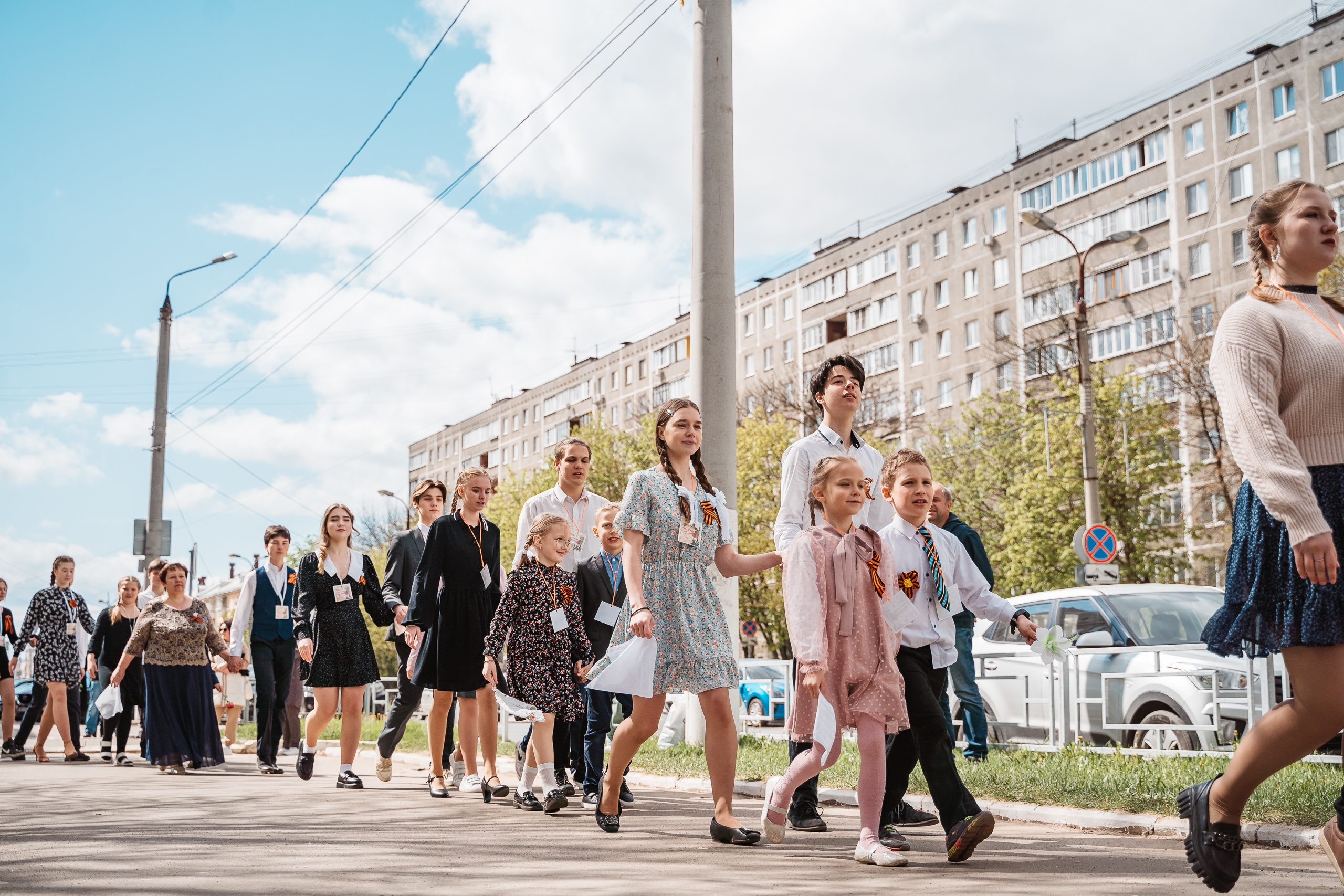 В тверской школе дети станцевали "Вальс Победы"