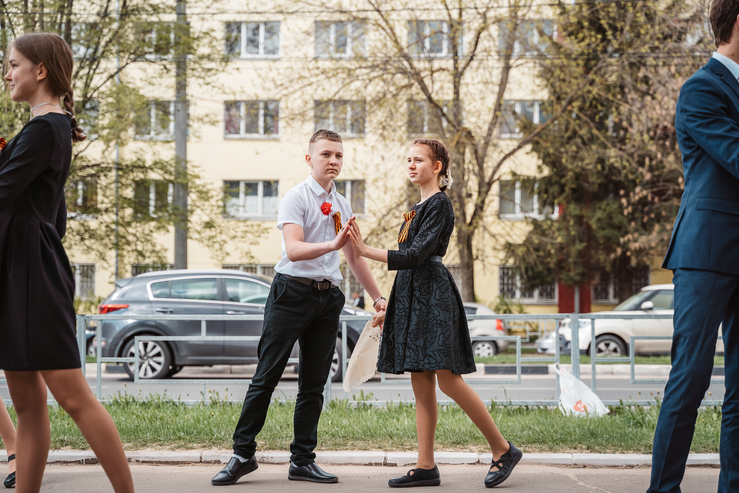 В тверской школе дети станцевали "Вальс Победы" В тверской школе дети станцевали "Вальс Победы"