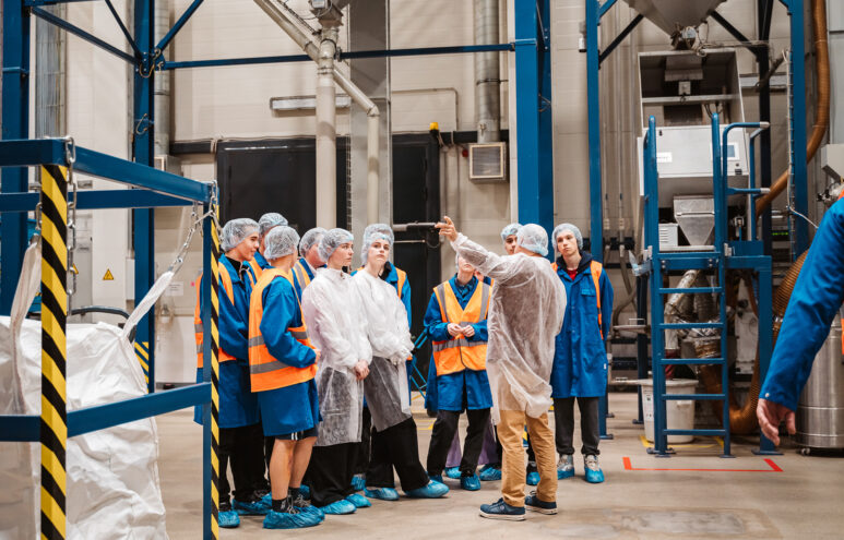 Тверские школьники посетили кофеобжарочное производство