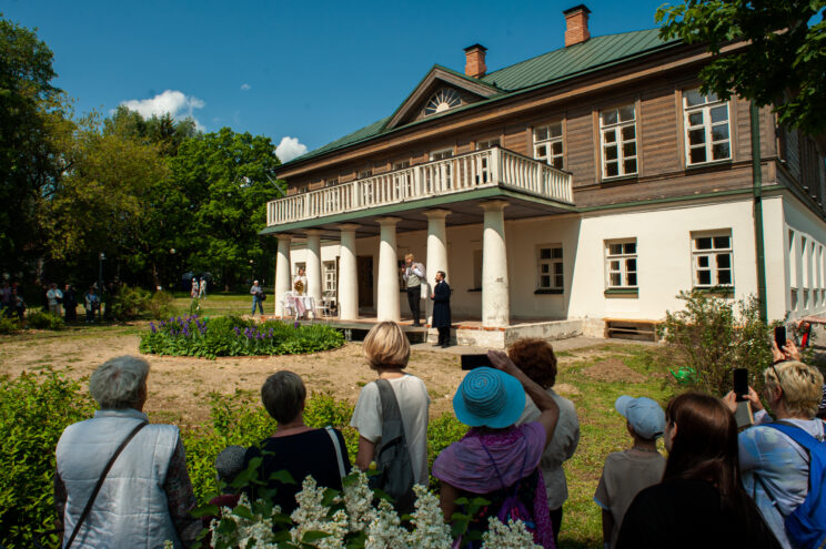 Еще больше сирени: Чем удивил гостей традиционный праздник в усадьбе Домотканово Еще больше сирени: Чем удивил гостей традиционный праздник в усадьбе Домотканово