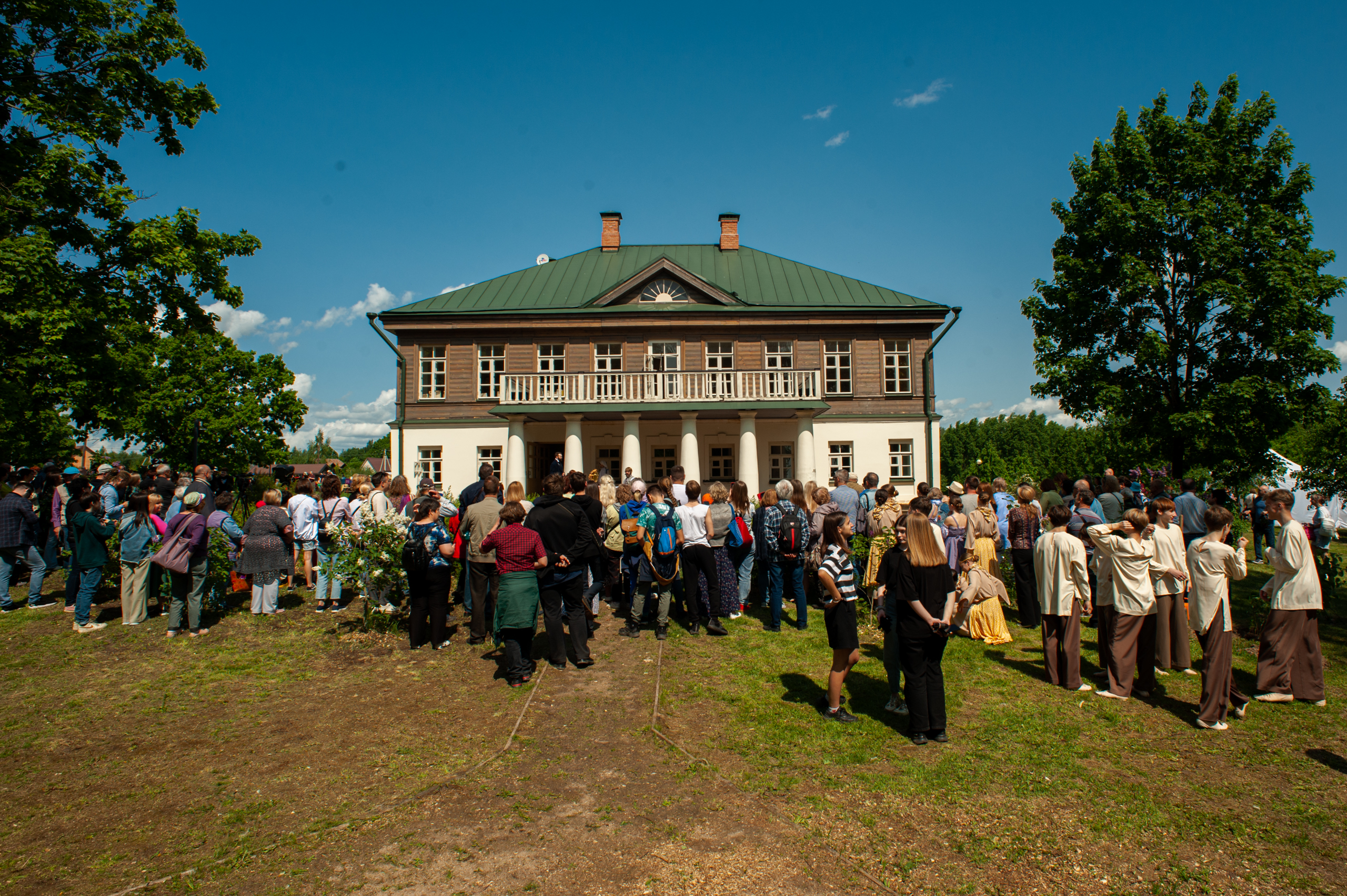 Еще больше сирени: Чем удивил гостей традиционный праздник в усадьбе Домотканово