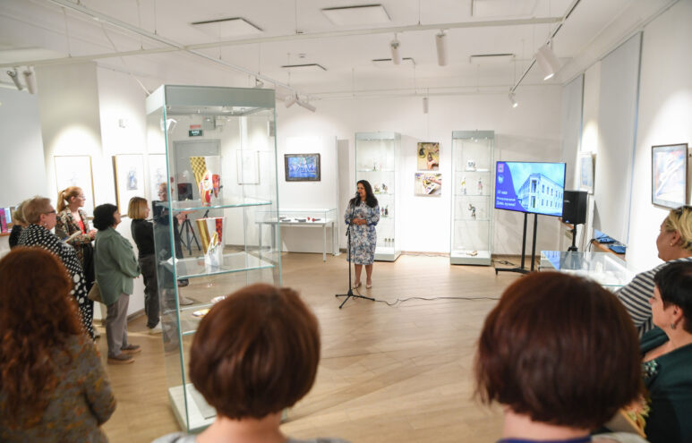 В Международный день музеев сотрудникам учреждений Верхневолжья вручены награды губернатора