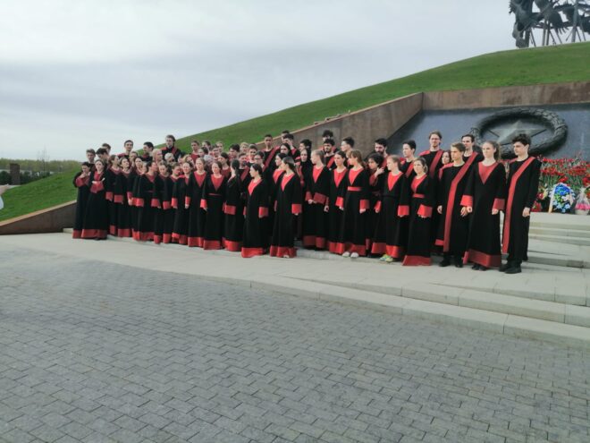 У Ржевского мемориала прозвучала речевая оратория «Покуда сердца стучат…»