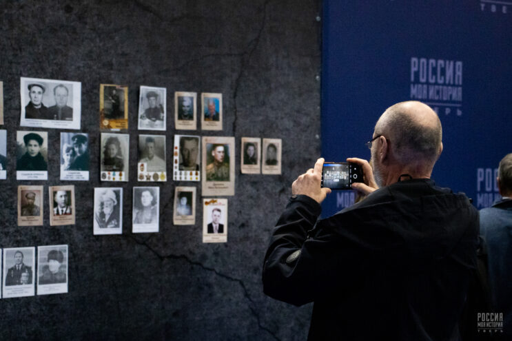 Жители Твери размещают фотографии своих ветеранов на «Стене Памяти»