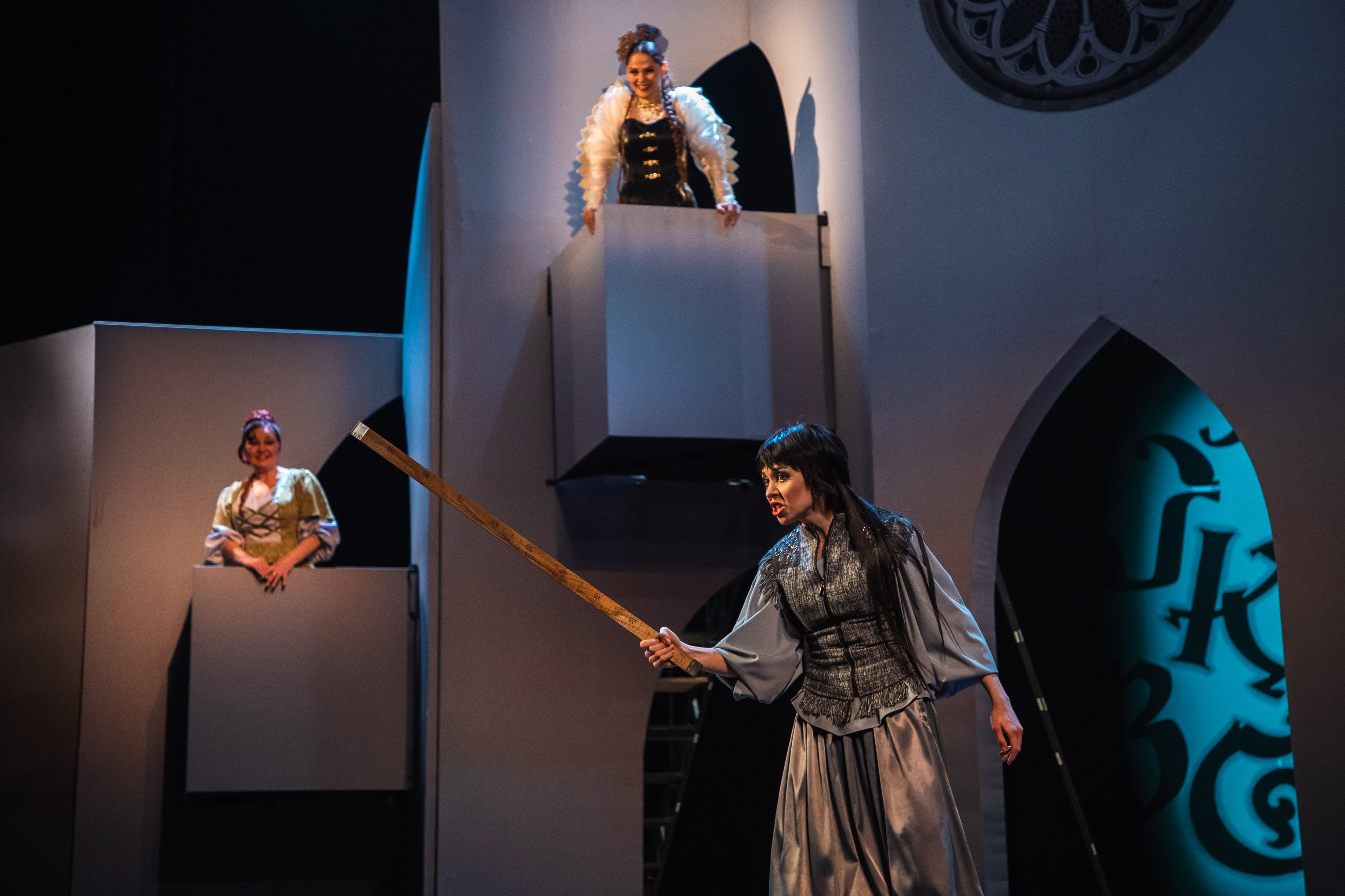 Дела сердечные или как Октавьо дочерей замуж выдавал: Тверской театр драмы представил "Дурочку"