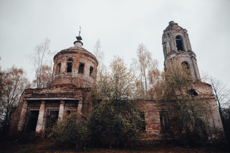 Блогер показала заброшенную церковь Воскресения Словущего в Тверской области Блогер показала заброшенную церковь Воскресения Словущего в Тверской области