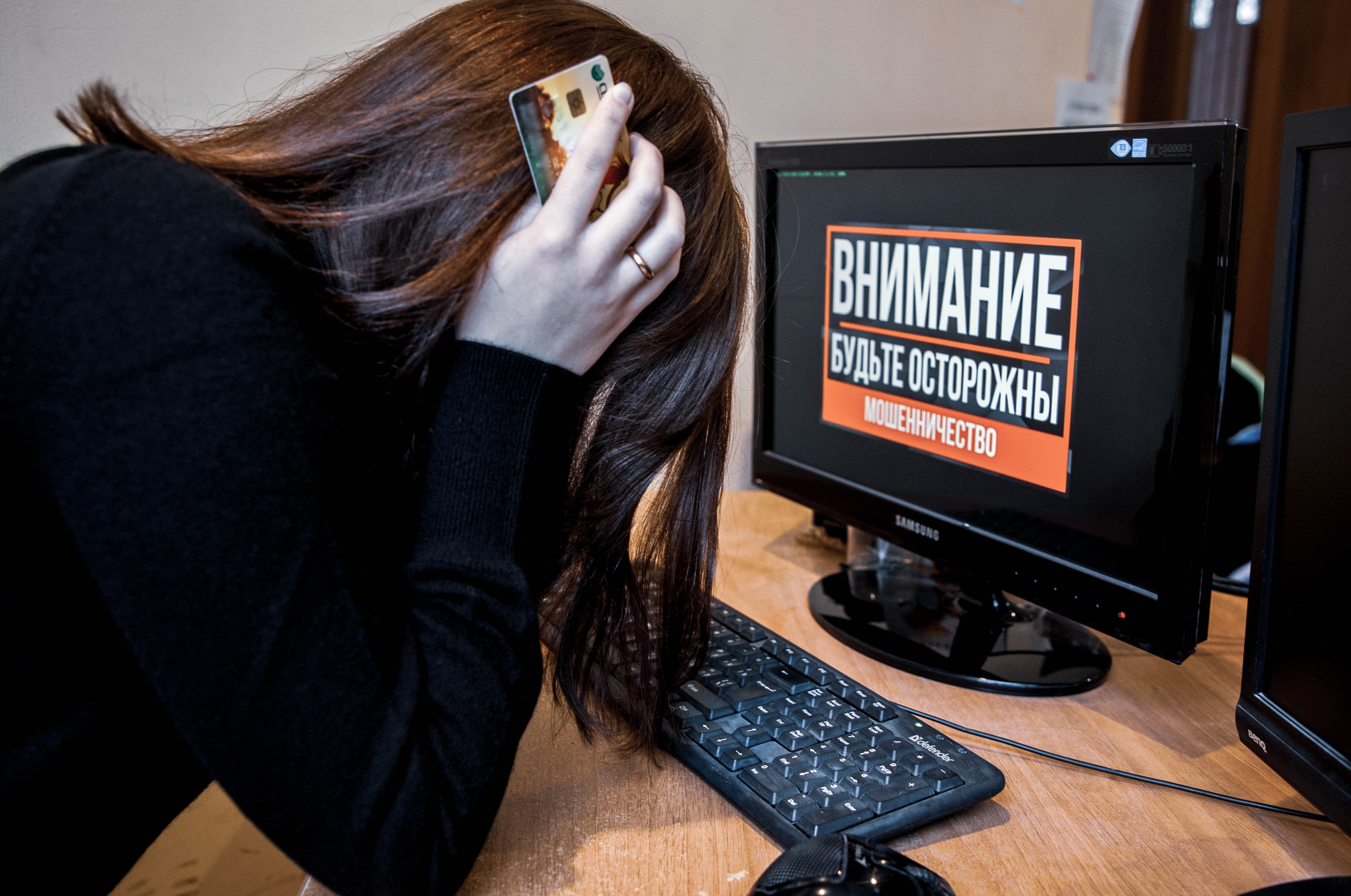 Жительница Тверской области отдала гадалке 700 тысяч рублей, но будущее так и не узнала Жительница Твери перевела мошеннику почти 2 миллиона рублей