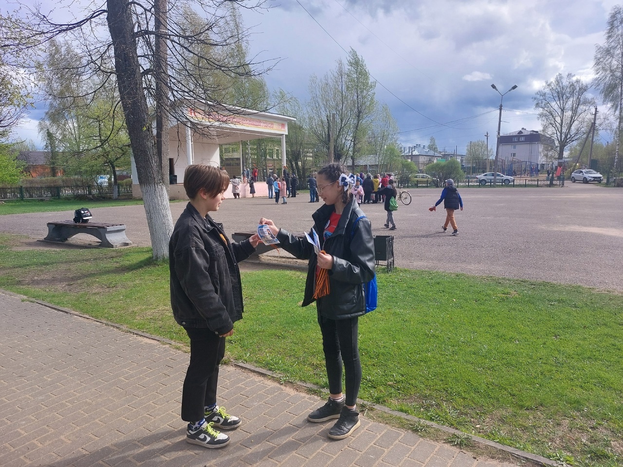 В Западной Двине прошла акция «Георгиевская ленточка» В Западной Двине прошла акция «Георгиевская ленточка»