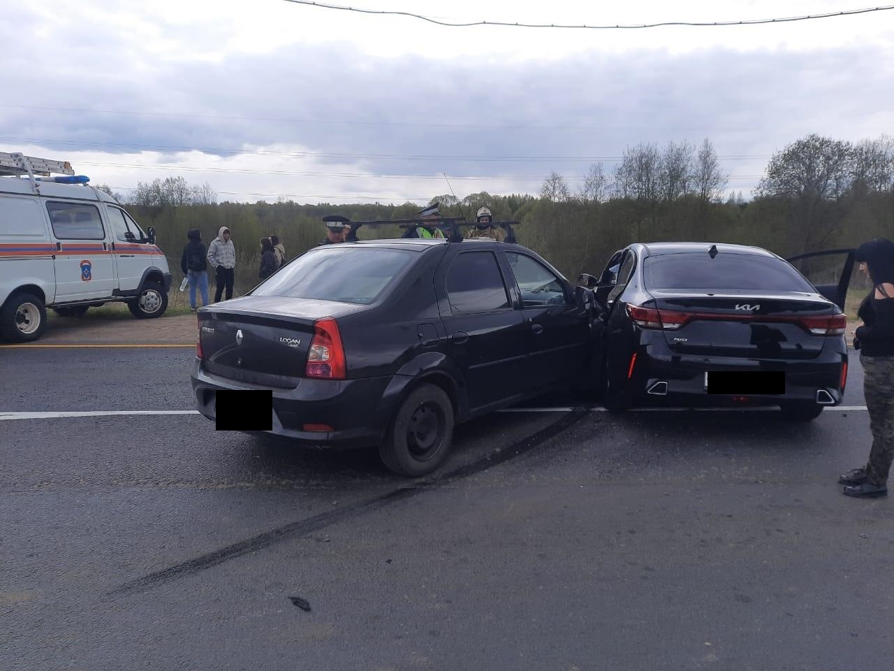 На трассе в Ржевском районе столкнулись два автомобиля На трассе в Ржевском районе столкнулись два автомобиля