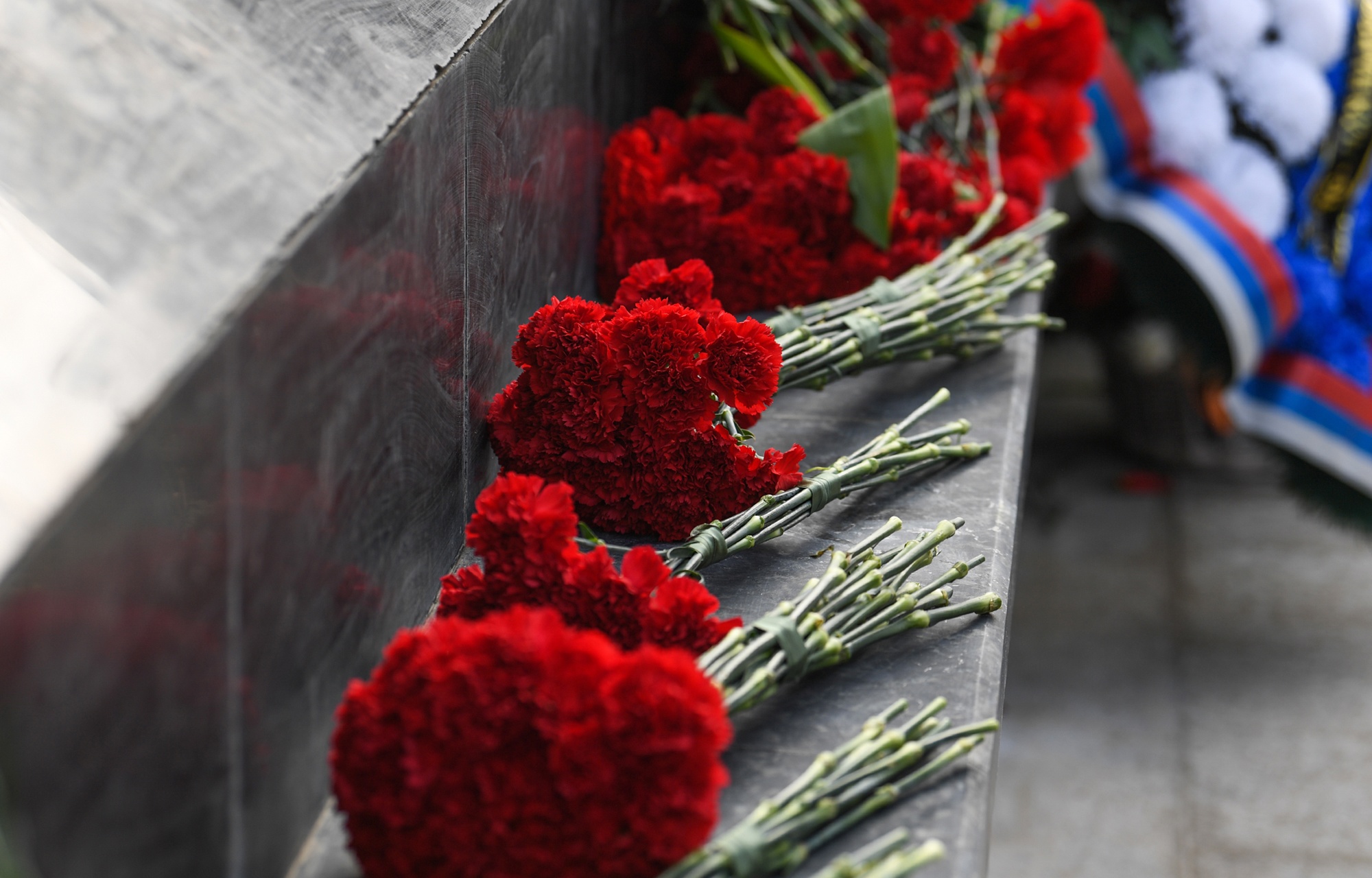 Торжества в честь Дня Победы проходят у Ржевского мемориала