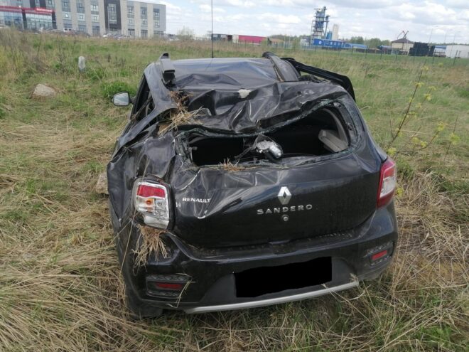 Под Тверью в аварии пострадал водитель иномарки Под Тверью в аварии пострадал водитель иномарки