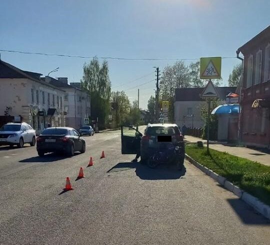 В Селижарово 15-летний на мопеде врезался в иномарку