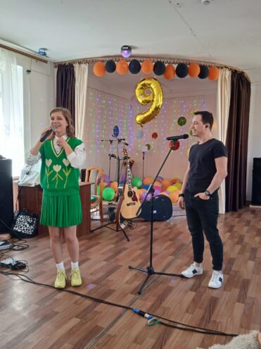 Лиза Арзамасова и Родион Газманов посетили Ржевский дом-интернат Лиза Арзамасова и Родион Газманов посетили Ржевский дом-интернат