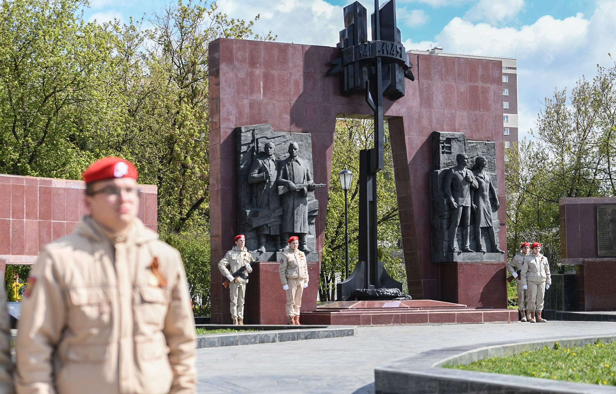 Игорь Руденя и юнармейцы приняли участие в патриотической акции «Сад памяти»