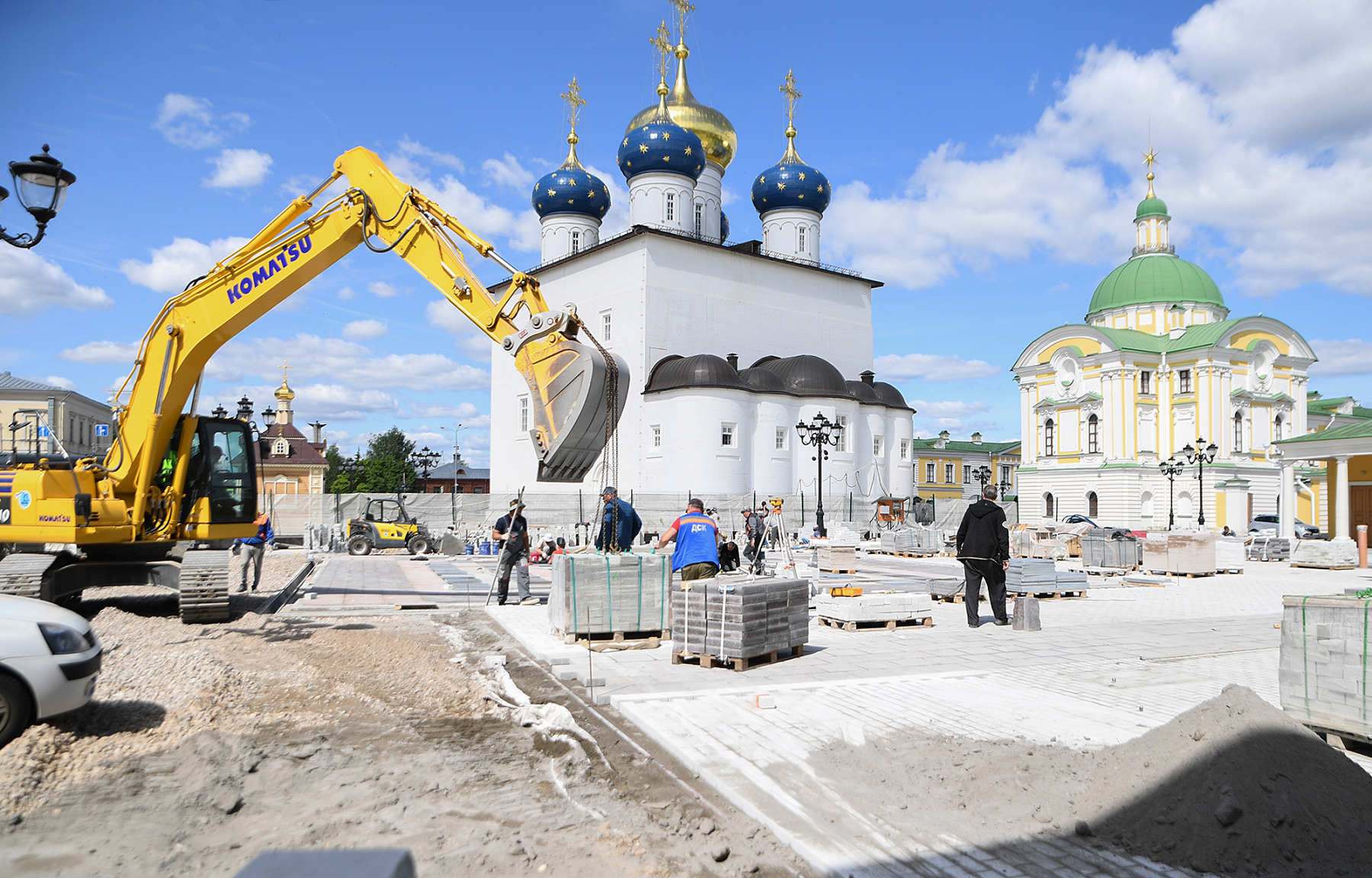 В Твери продолжается благоустройство Соборной площади В Твери продолжается благоустройство Соборной площади