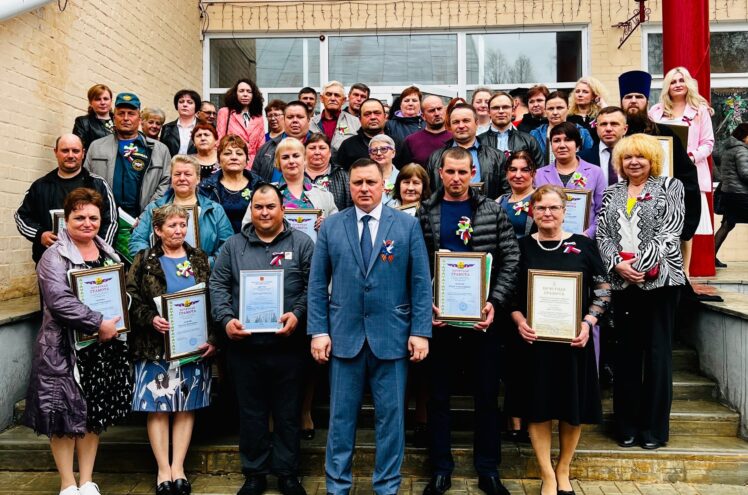 Представители «Единой России» поздравили жителей муниципалитетов с Праздником Весны и Труда