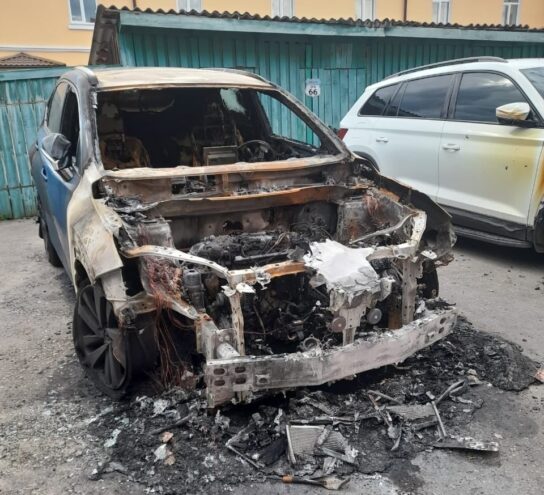 В Тверской области за ночь сгорели два автомобиля В Тверской области за ночь сгорели два автомобиля