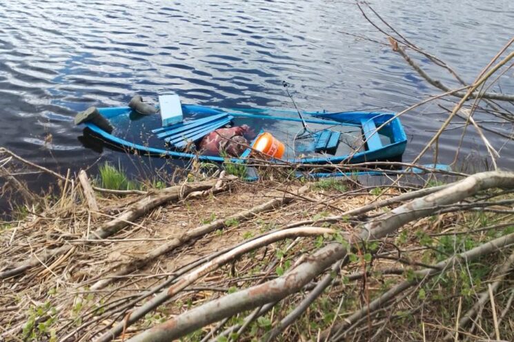В Тверской области на берегу реки нашли тело мужчины в лодке