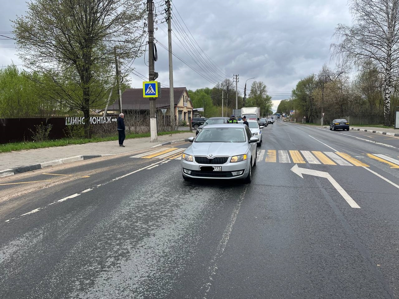 В Тверской области под колеса автомобиля попала девушка В Тверской области под колеса автомобиля попала девушка
