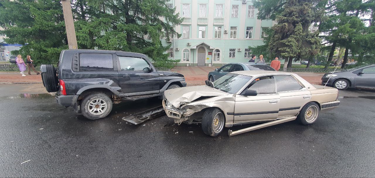 В тройной аварии в Твери пострадала женщина-водитель