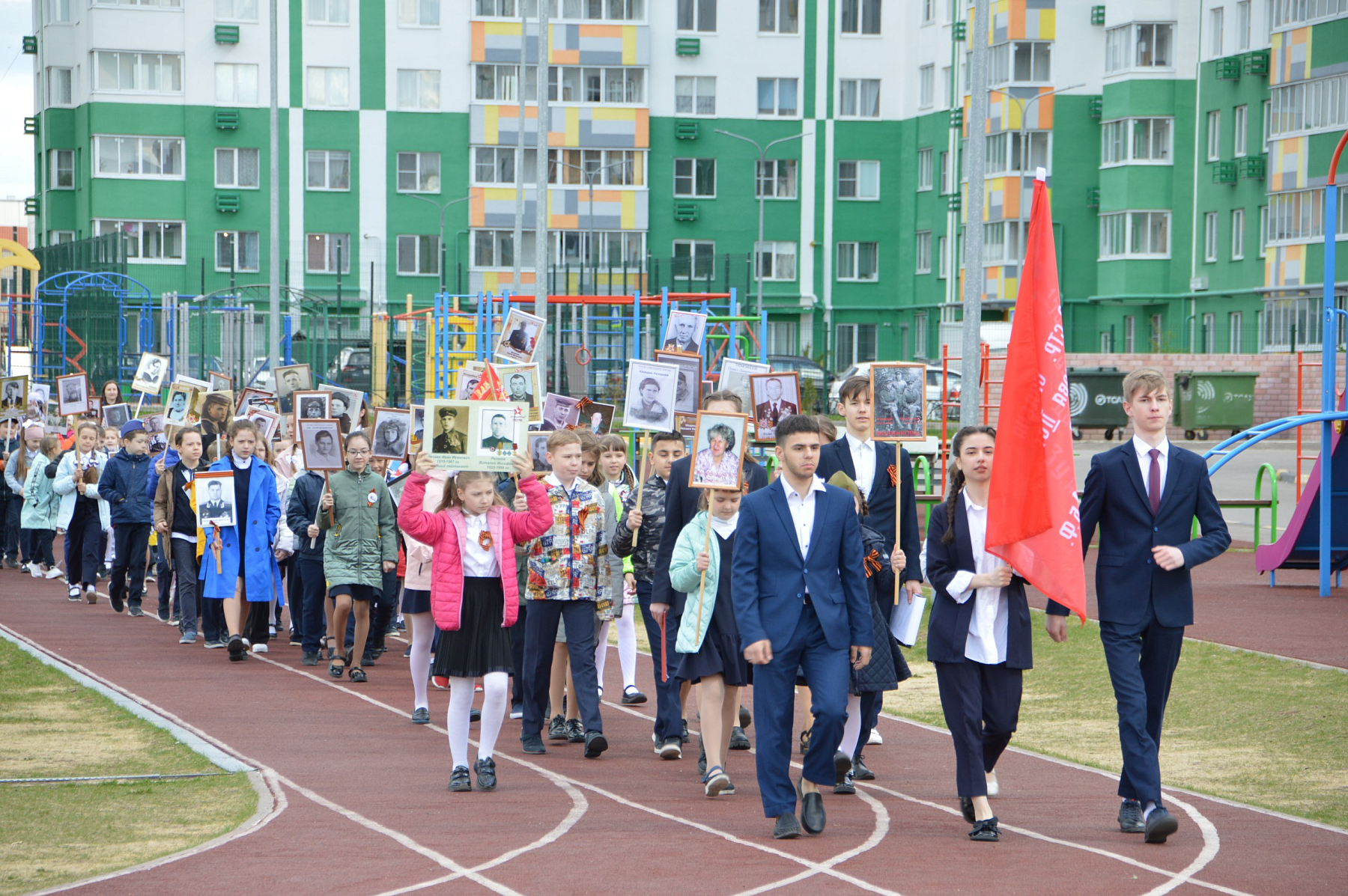 В школах Тверской области прошли торжественные мероприятия к Дню Победы и акция «Бессмертный полк» В школах Тверской области прошли торжественные мероприятия к Дню Победы и акция «Бессмертный полк»