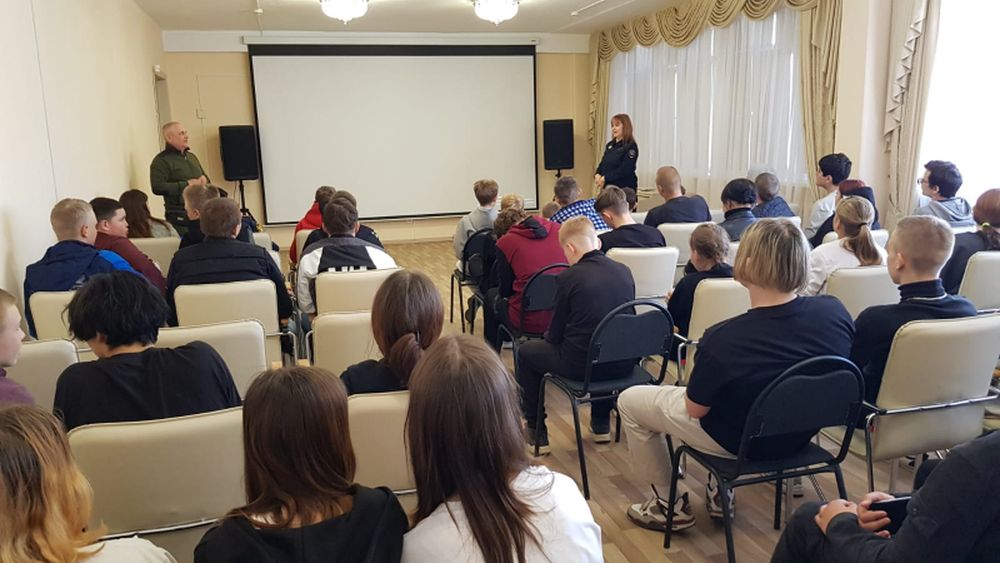 Полицейские в Лихославле провели урок мужества Полицейские в Лихославле провели урок мужества