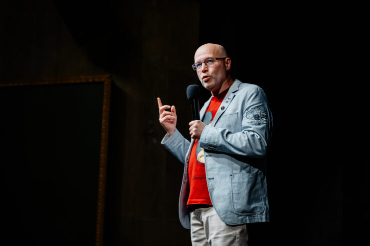 Я рожден быть мультипликатором: В Тверском театре кукол прошла встреча с Константином Бронзитом