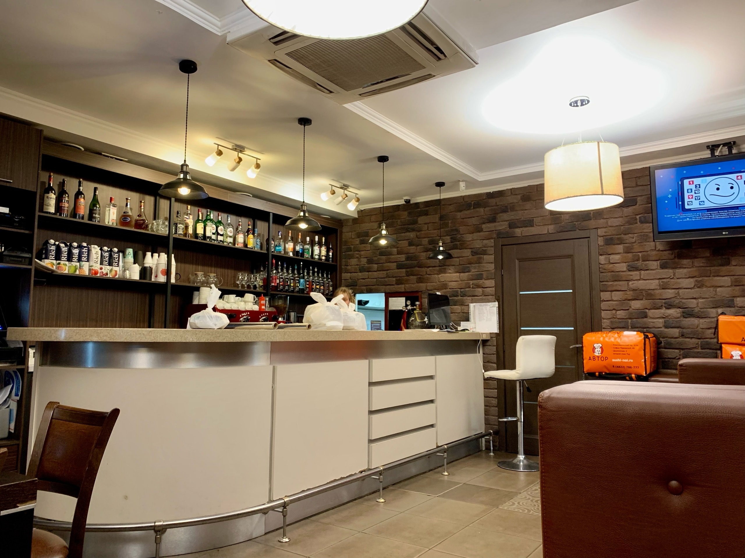 Поели за вас: вкуснейшие роллы с зеленым луком и сухая пицца в кафе Автор-суши