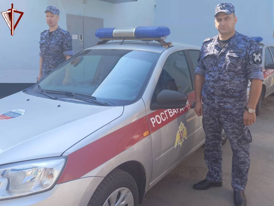 Росгвардия возле машины