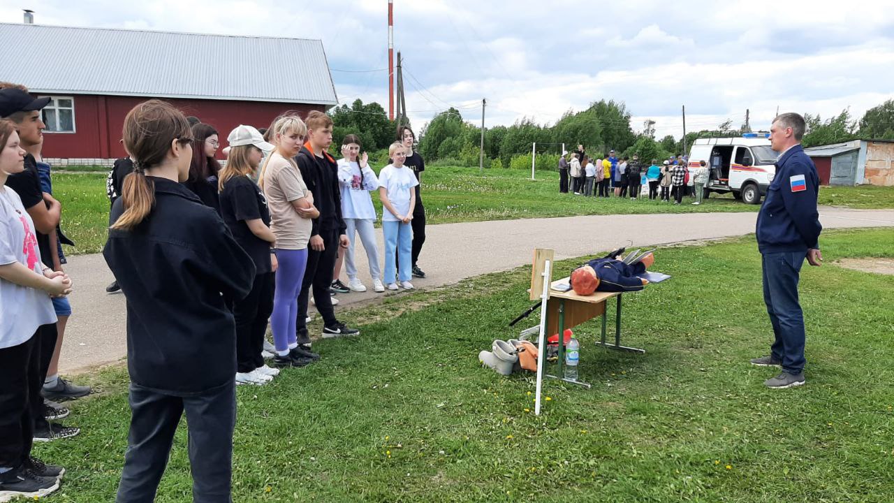 В Кашине специалисты Тверьэнерго рассказали детям о правилах электробезопасности В Кашине специалисты Тверьэнерго рассказали детям о правилах электробезопасности