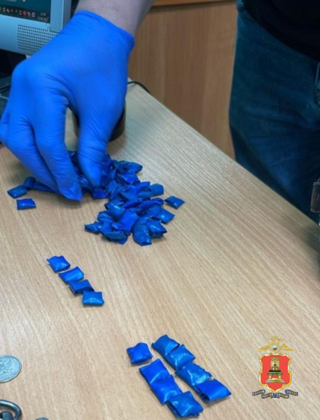 В Твери задержали наркокурьера, когда тот делал «закладку» на проспекте Калинина