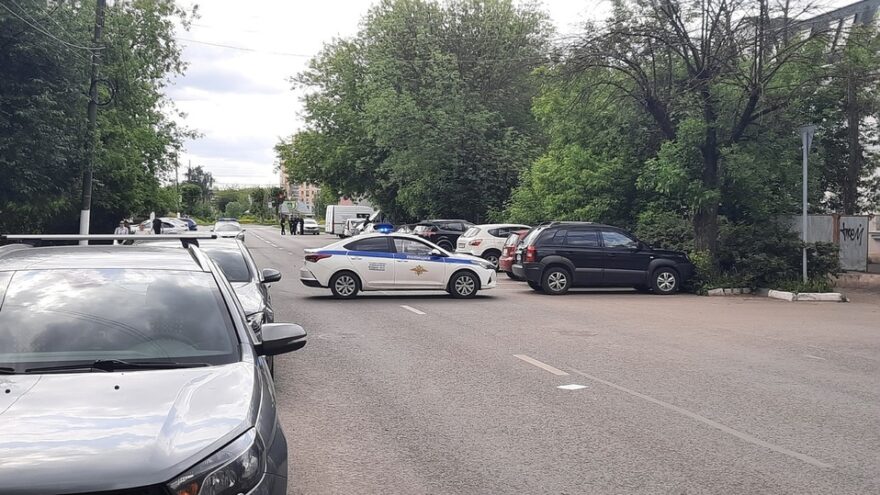 В Твери перекрыли улицу из-за найденных в квартире снарядов времен войны