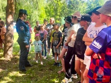 Сотрудники МЧС провели инструктаж по технике безопасности в ржевском лагере «Патриот» Сотрудники МЧС провели инструктаж по технике безопасности в ржевском лагере «Патриот»