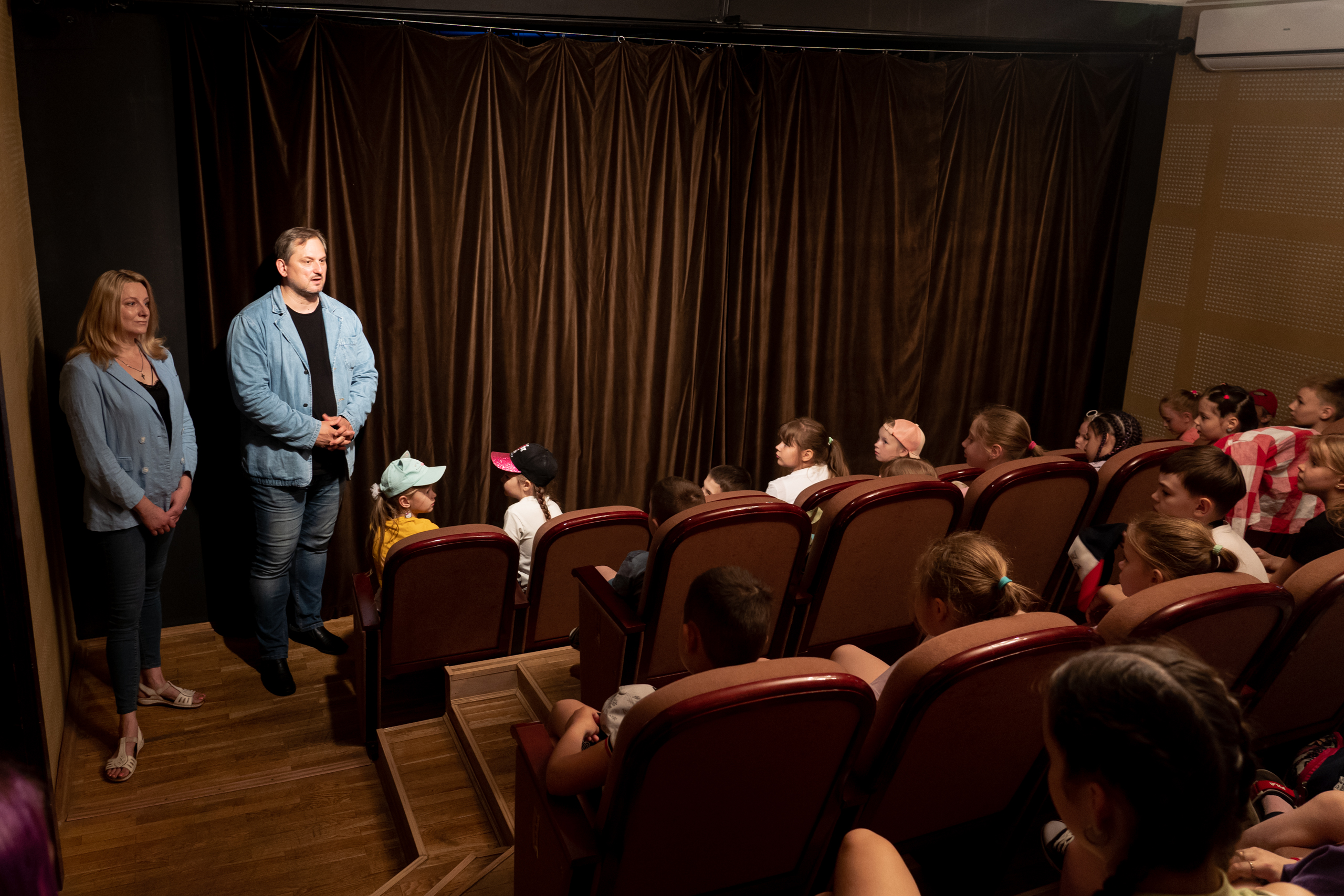 В гостях у сказки: Как тверские школьники пришли посмотреть спектакль и стали артистами