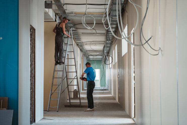 В 75 школах Тверской области проведут мероприятия по укреплению материально-технической базы