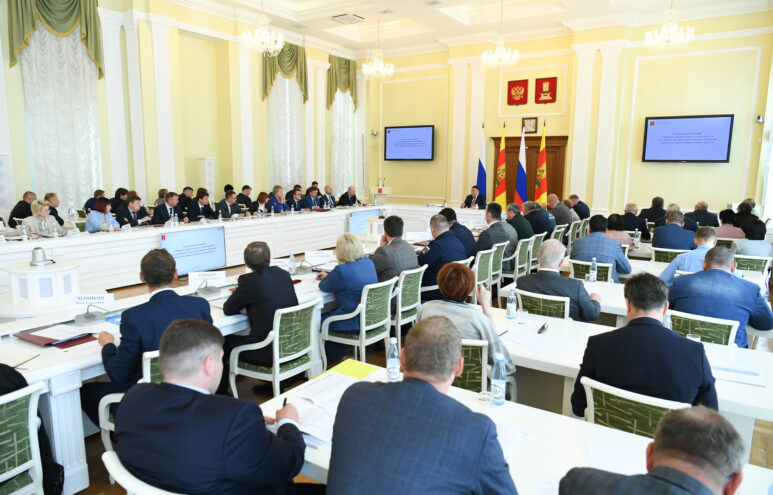 Игорь Руденя поставил задачи по проведению в регионе сезонных полевых работ и подготовке к уборочной кампании 