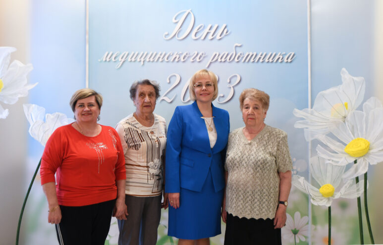 В Твери вручили награды медицинским работникам В Твери вручили награды медицинским работникам