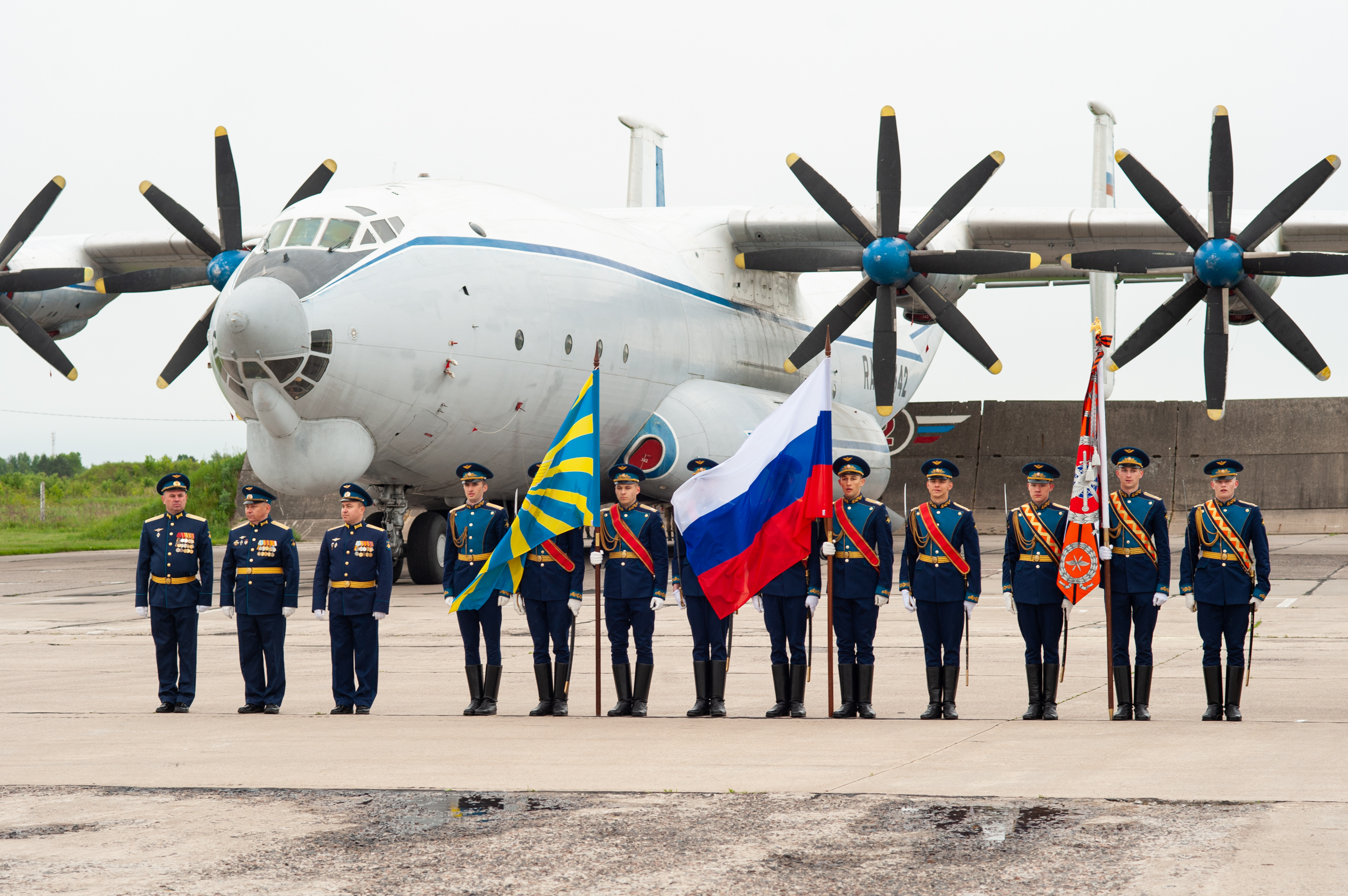 В Твери прошли торжественные мероприятия, посвященные 80-летию 12 гвардейской военно-транспортной авиационной Минской дивизии
