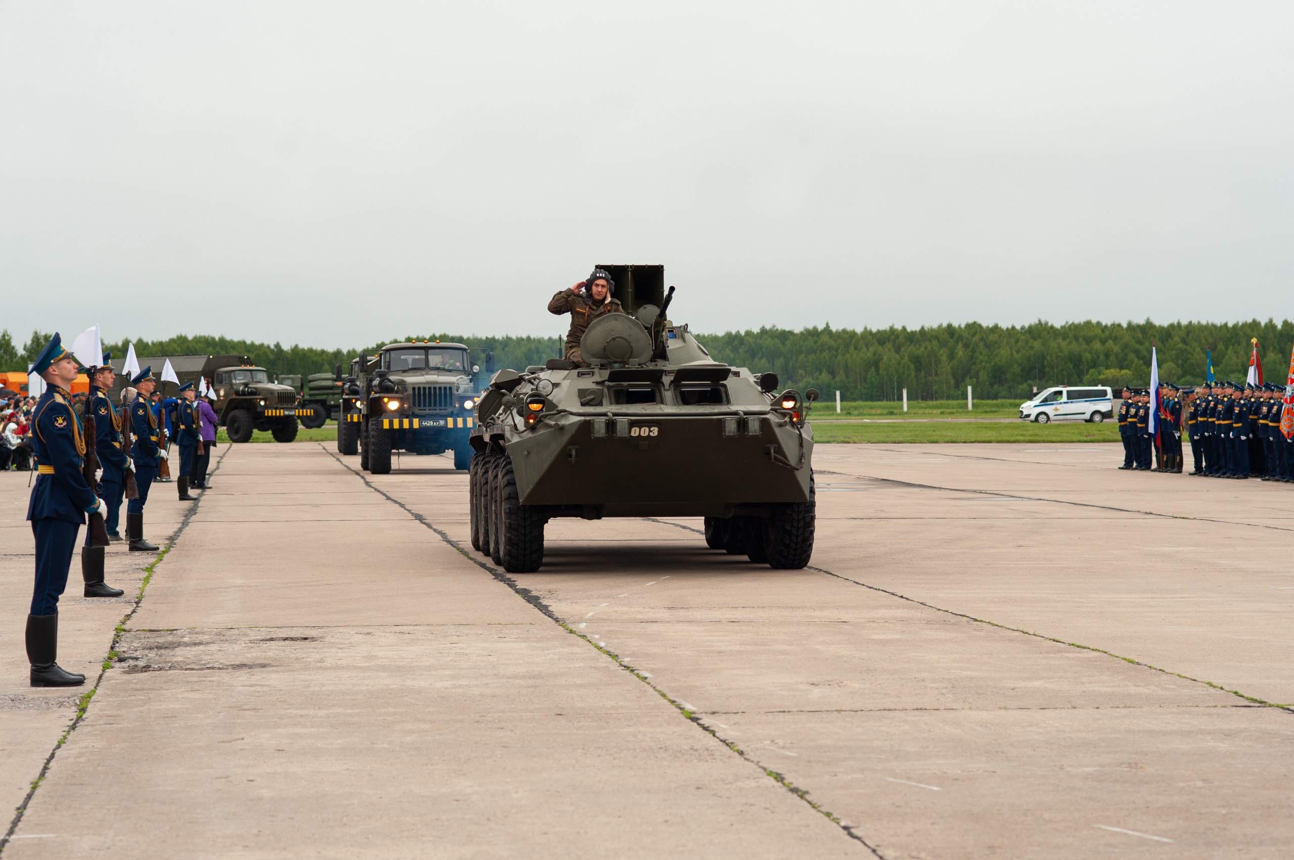 В Твери прошли торжественные мероприятия, посвященные 80-летию 12 гвардейской военно-транспортной авиационной Минской дивизии