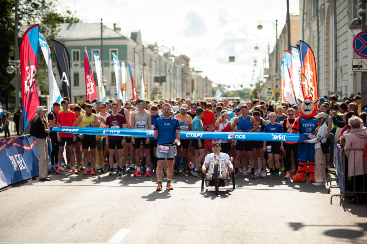 В Твери около 1500 бегунов приняли участие в полумарафоне «ЗаБег.РФ» В Твери около 1500 бегунов приняли участие в полумарафоне «ЗаБег.РФ»